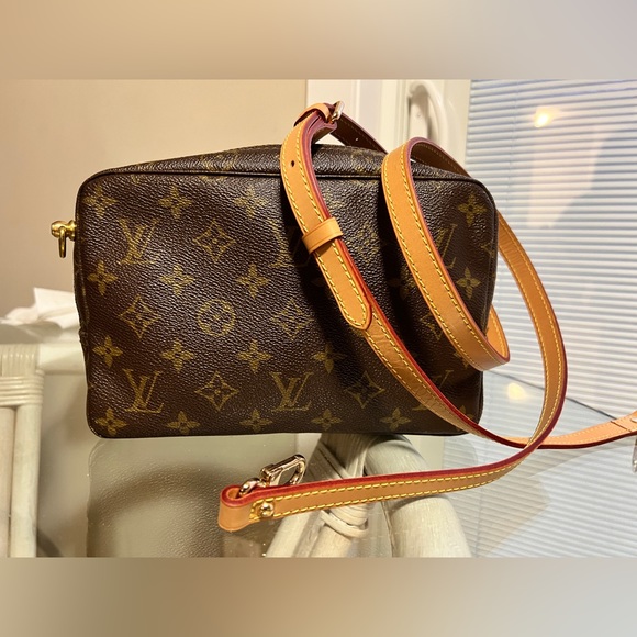 Louis Vuitton Trousse 23 with strap - Picture 2 of 14